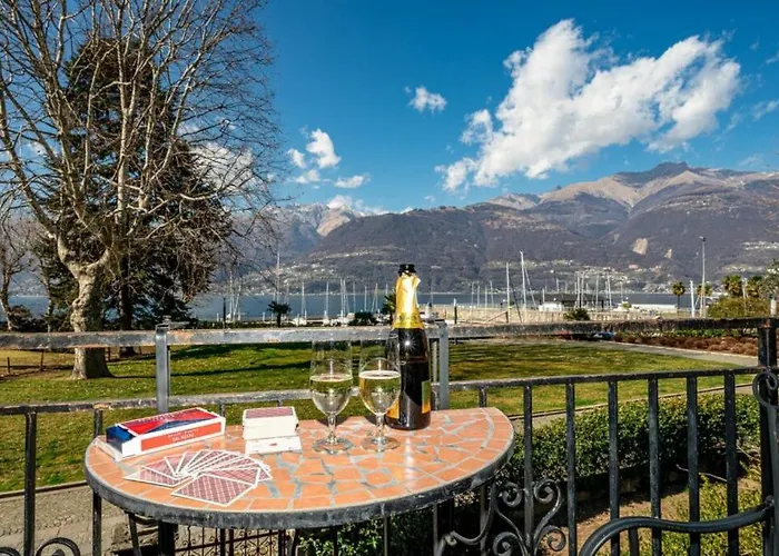 Villa Lago Foreground Lakefront Beach Bike&Boat& Scooter Lake Como * Colico