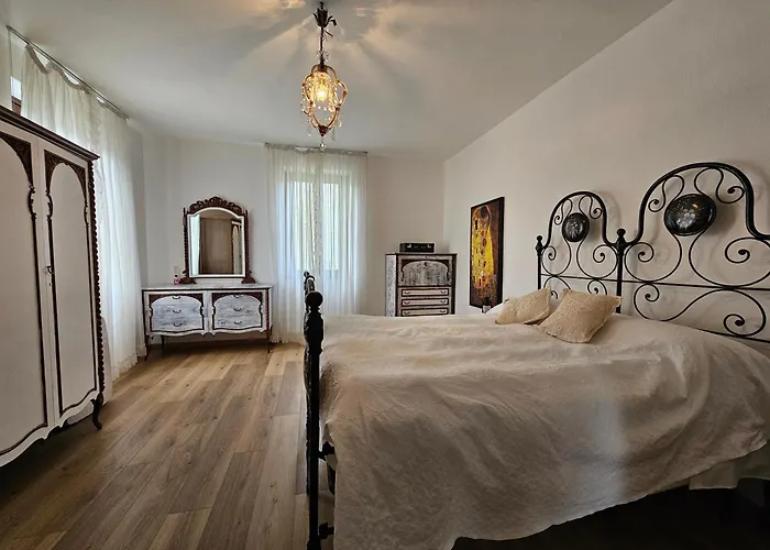 Villa Lago Foreground Lakefront Beach Bike&Boat& Scooter Lake Como Colico