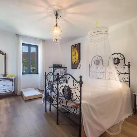 Holiday home Foreground - Pet Friendly Stay- Garden-parking-lake View- Bike Friendly House Colico