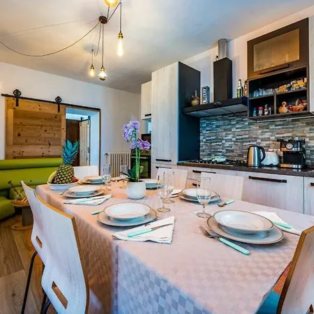 Foregorund Lakeview Winter Retreat Three-bedroom With Balcony Colico