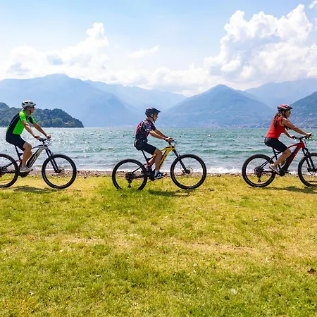 Semesterbostad Foregorund Lakeview Winter Retreat Three-bedroom With Balcony