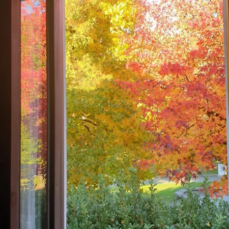 Dom wakacyjny Foregorund Lakeview Winter Retreat Three-bedroom With Balcony *