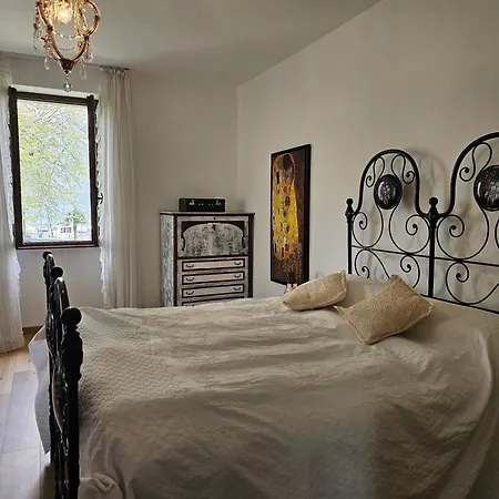 Foregorund Lakeview Winter Retreat Three-bedroom With Balcony Dom wakacyjny