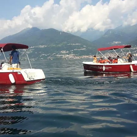 Dom wakacyjny Foregorund Lakeview Winter Retreat Three-bedroom With Balcony Colico