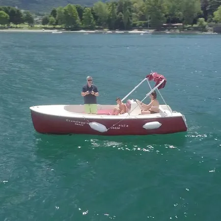 Foregorund Lakeview Winter Retreat Three-bedroom With Balcony