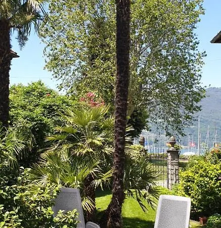 Foreground - Pet Friendly Stay- Garden-parking-lake View- Bike Friendly House Holiday home *