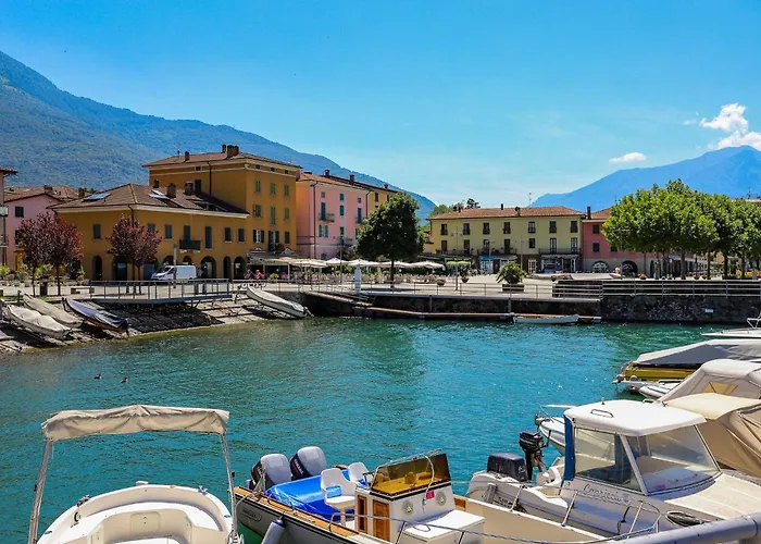 Foreground Lakefront Bike&boat& Scooter * קוליקו