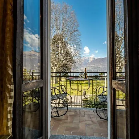 Feriehus Foregorund Lakeview Winter Retreat Three-bedroom With Balcony