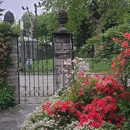 Foregorund Lakeview Winter Retreat Three-bedroom With Balcony Feriehus