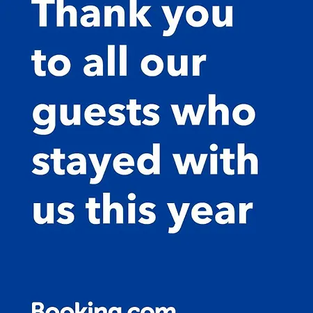 Foregorund Lakeview Winter Retreat Three-bedroom With Balcony Feriehus