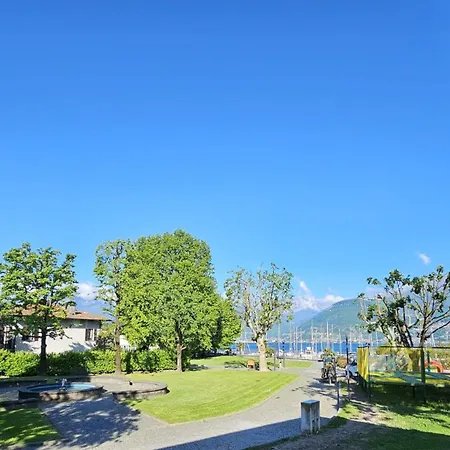 Foregorund Lakeview Winter Retreat Three-bedroom With Balcony * Colico