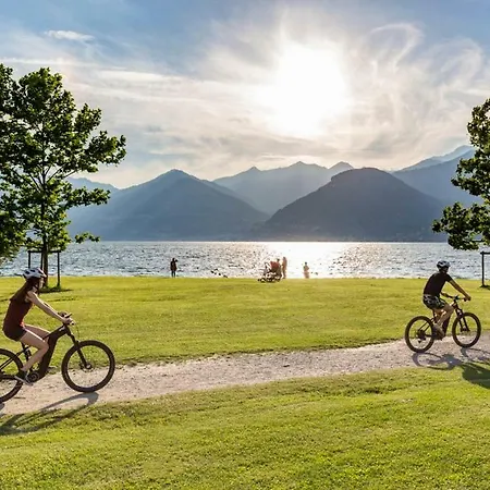 Foregorund Lakeview Winter Retreat Three-bedroom With Balcony *