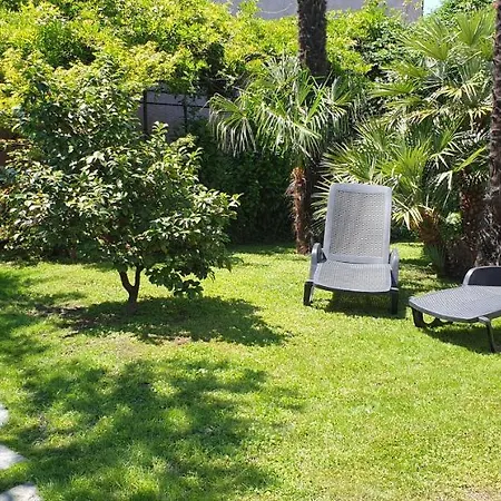 Feriehus Foregorund Lakeview Winter Retreat Three-bedroom With Balcony Colico