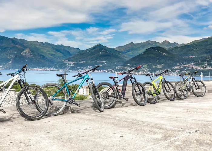 Casa de Férias Foreground Lakefront Bike&boat& Scooter Colico