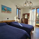 Foreground Lakefront Bike&boat& Scooter Apartamento Colico